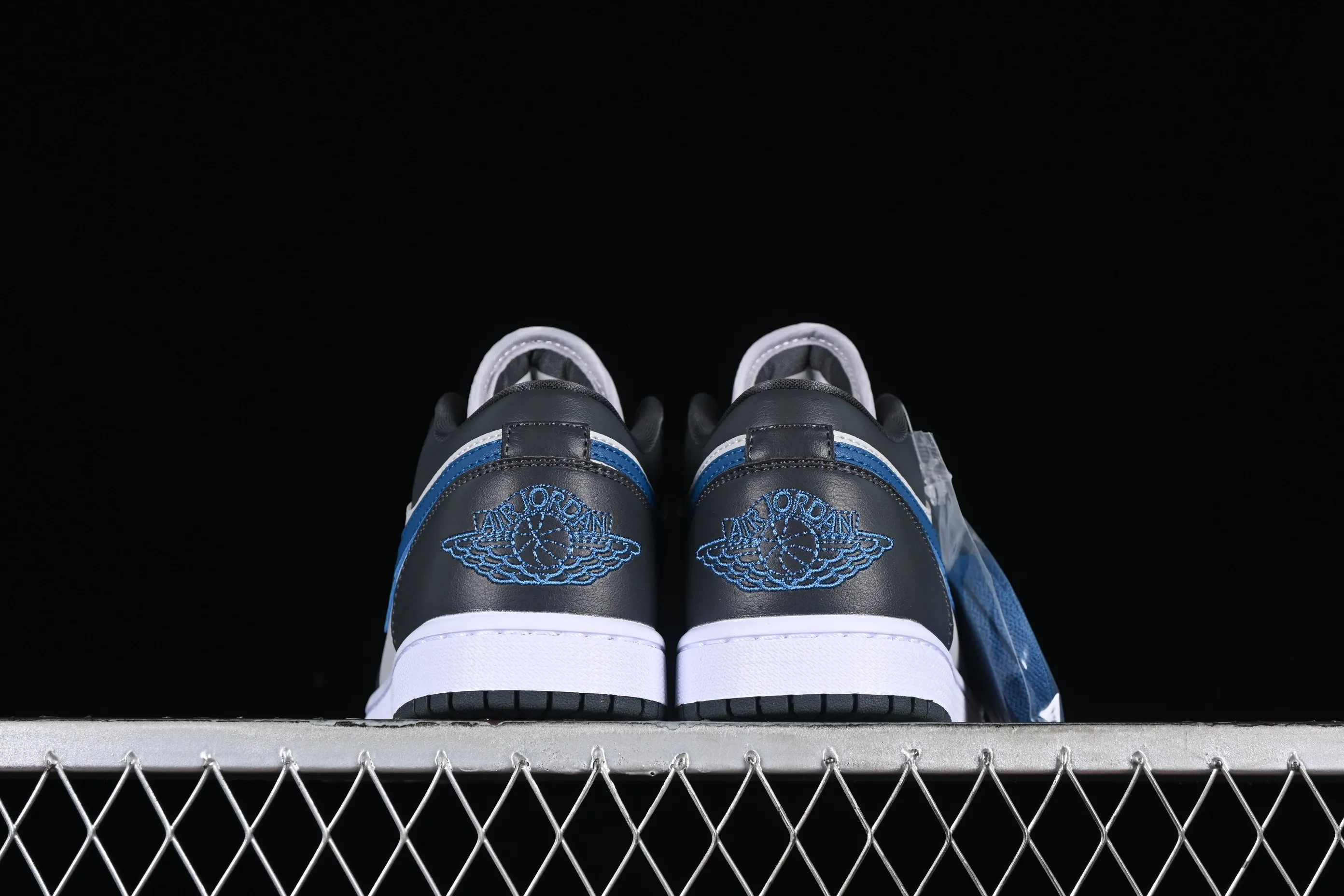 All categories Air Jordan Jordan series basketball shoes Air Jordan 1 Low Air Jordan 1 Low AJ1 Joe 1 black gray blue hook low-top cultural basketball shoes DC0774-040